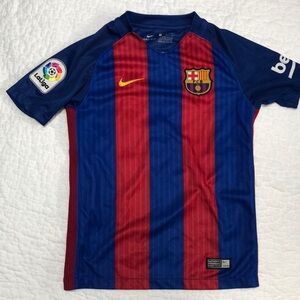 NWOT Youth Nike Messi Barcelona jersey size small